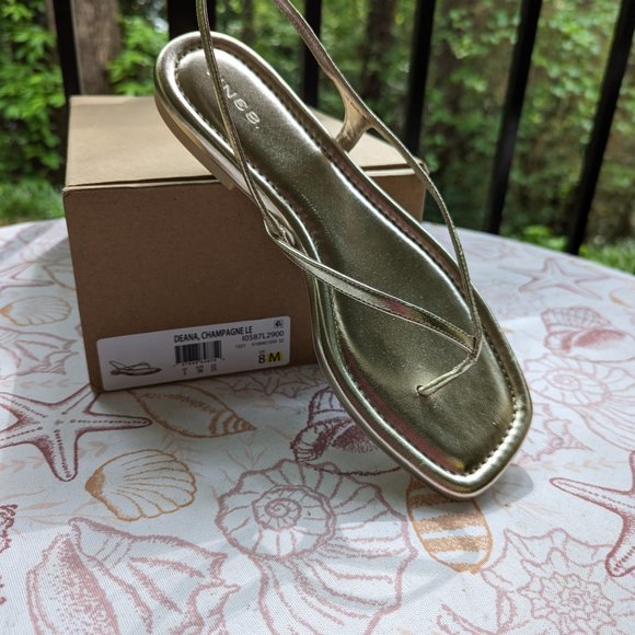 VINCE Deana Metallic Leather Sandals in Champagne Size 8 Brand New in Box - Picture 3 of 10